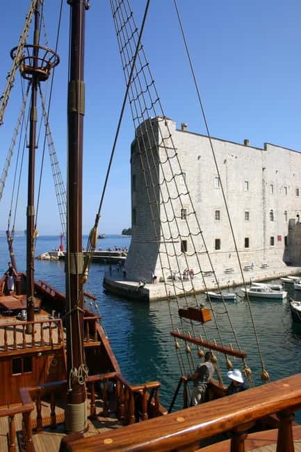 Dubrovnik: Karaka - Game of Thrones Cruise & Walking Tour - The Iron Throne photo stop