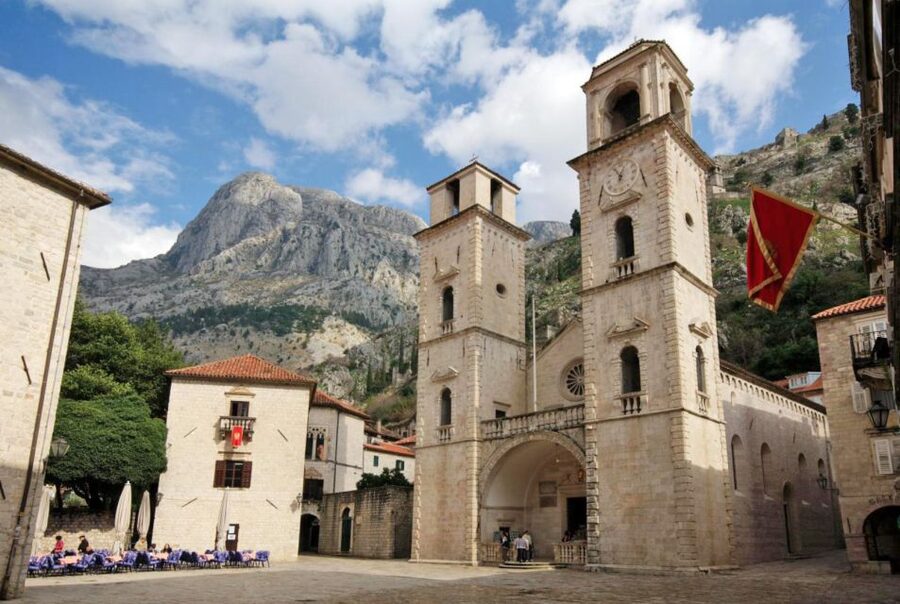 Dubrovnik: Kotor, Perast, Sveti Stefan, and Budva Day Trip - Crossing into Montenegro and stopping in Herceg Novi