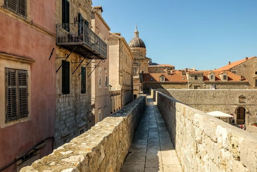 Dubrovnik: Old Town and City Walls Guided Walking Tour - Walking the full City Walls