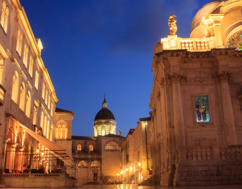 Dubrovnik: Old Town Highlights Guided Evening Walking Tour - Walking Stradun as Dubrovnik winds down