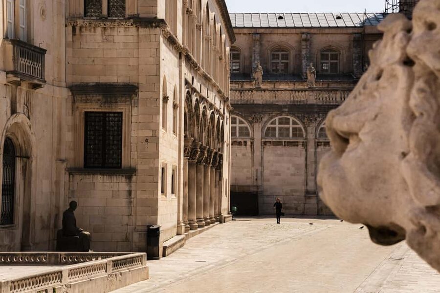 Dubrovnik Old Town History Tour: Early & Late Start - What the guide adds to the experience