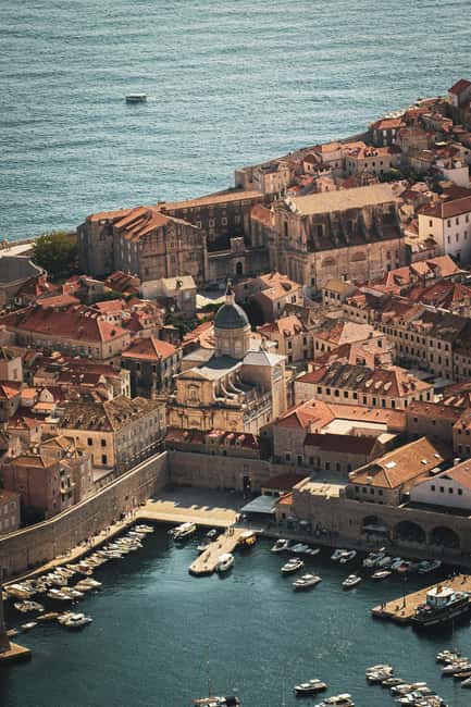 Dubrovnik Old Town History Tour: Early & Late Start - Meeting near Pile and entering the Old Town