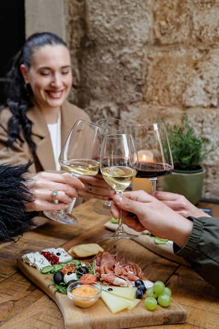 Dubrovnik Old Town: Night tour with History, Wine & Bites - Starting beside Onofrio’s Fountain