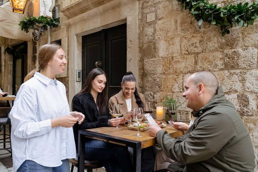 Dubrovnik Old Town: Night tour with History, Wine & Bites - The move from history to the wine bar