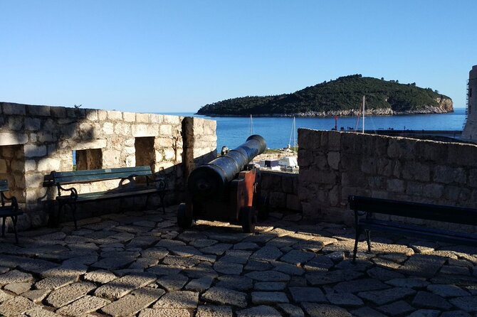 Dubrovnik Old Town: Small-Group Walking Tour With A Local - Dubrovnik’s Jewish community and the long walk along Stradun