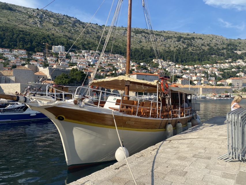 Dubrovnik: Panoramic Sunset Cocktail Cruise Around Old Town - Sunset, stars, and the best place to sit