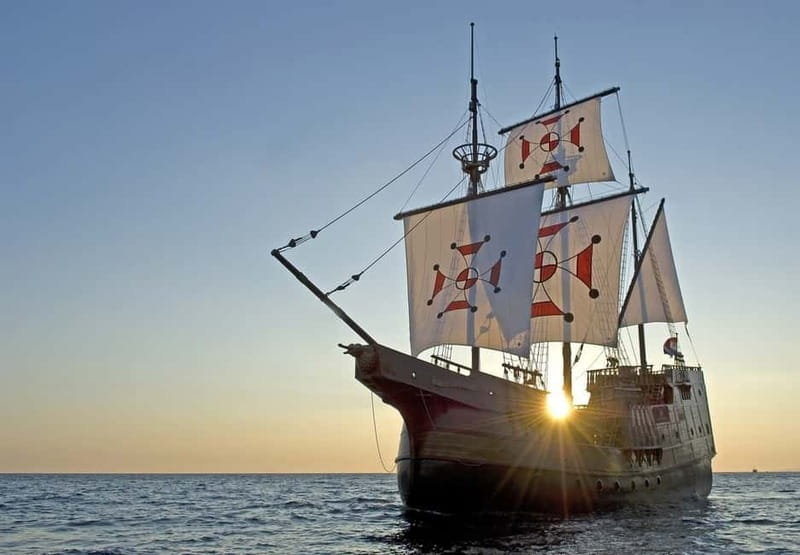 Dubrovnik: Panoramic Sunset Cruise on Karaka Ship - The sunset view from the Adriatic