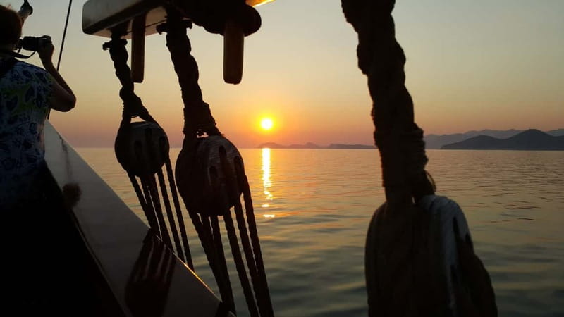 Dubrovnik: Panoramic Sunset Cruise on Karaka Ship - Sailing past Dubrovnik’s walls for 90 minutes