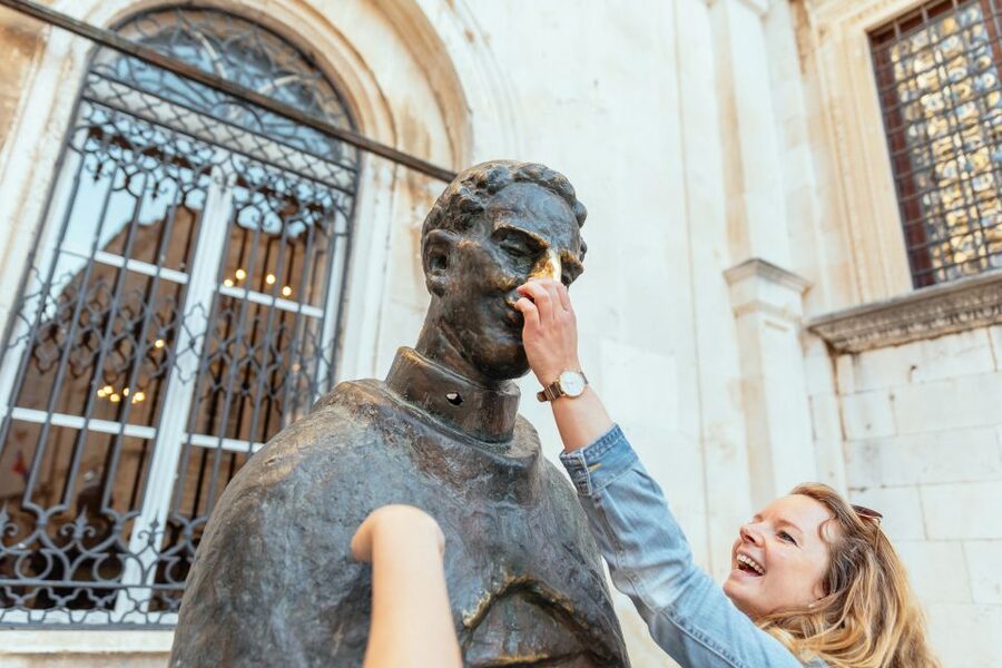 Dubrovnik: Private Family Friendly City Tour with Guide - Treasure hunts, quizzes, and local stories
