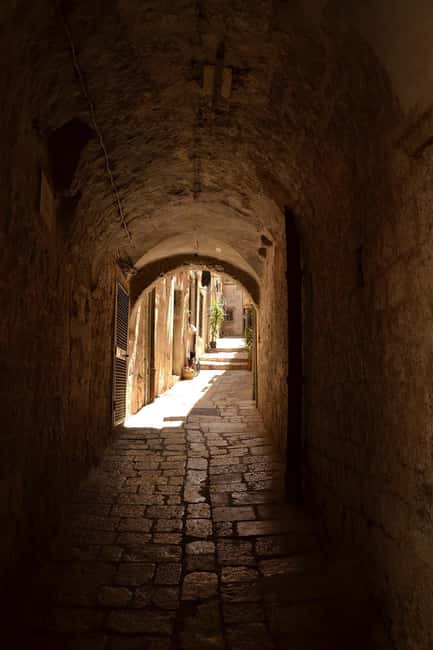 Dubrovnik: Private Game of Thrones Tour: Inside Look - Starting at Pile and the West Harbour