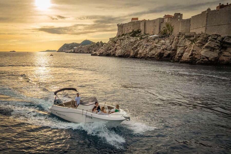 Dubrovnik Private Speedboat Tour to Elaphite Islands - Leaving Dubrovnik and passing Fort Lovrijenac