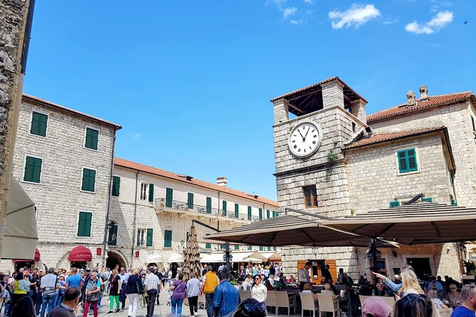 Dubrovnik: Private Tour to Montenegro - Kotor & Perast - Perast: two quiet hours beside Kotor Bay