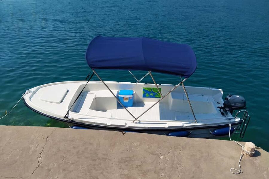 Dubrovnik: Rent a fun and easy to use boat without license - Koločep: a good first island stop