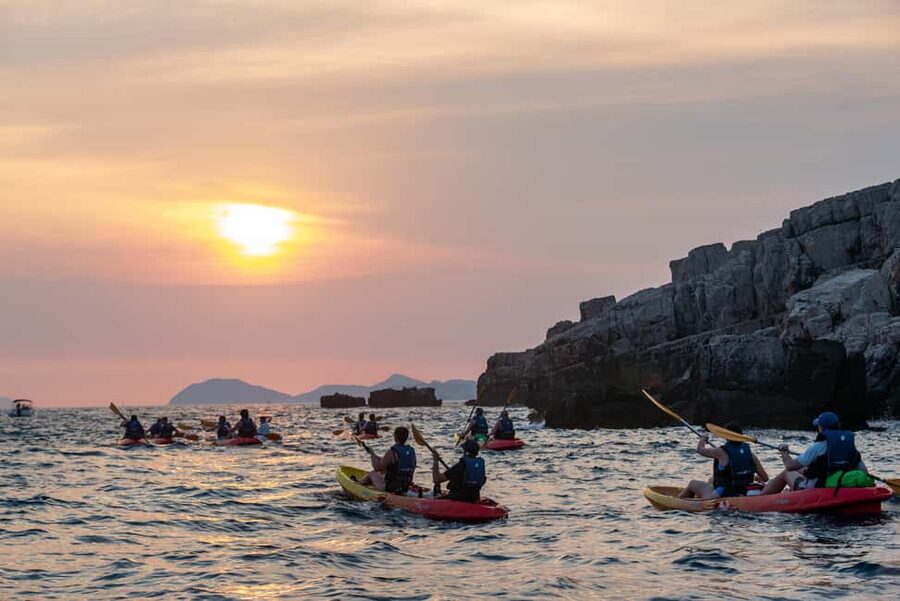 Dubrovnik: Sunset Sea Kayaking Tour - Practical packing and meeting advice