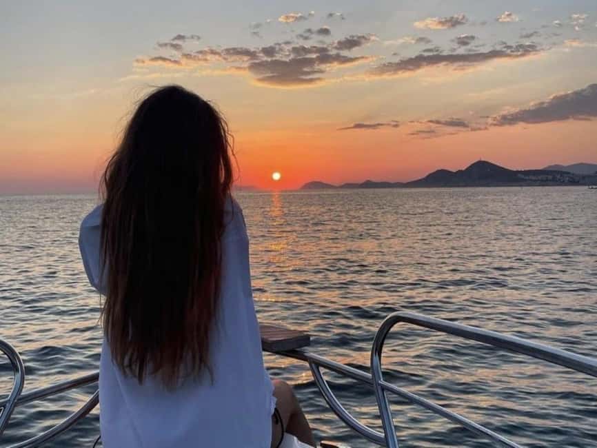 Dubrovnik: Sunset tour - Cruising beside Dubrovnik’s city walls