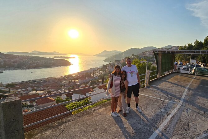 Dubrovnik Sunset Tour with Scenic Views and Local Wine - What the vehicle, guide, and group size mean