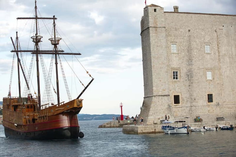 Dubrovnik walking tour and cruise on Karaka ship - Seeing Dubrovnik from the deck