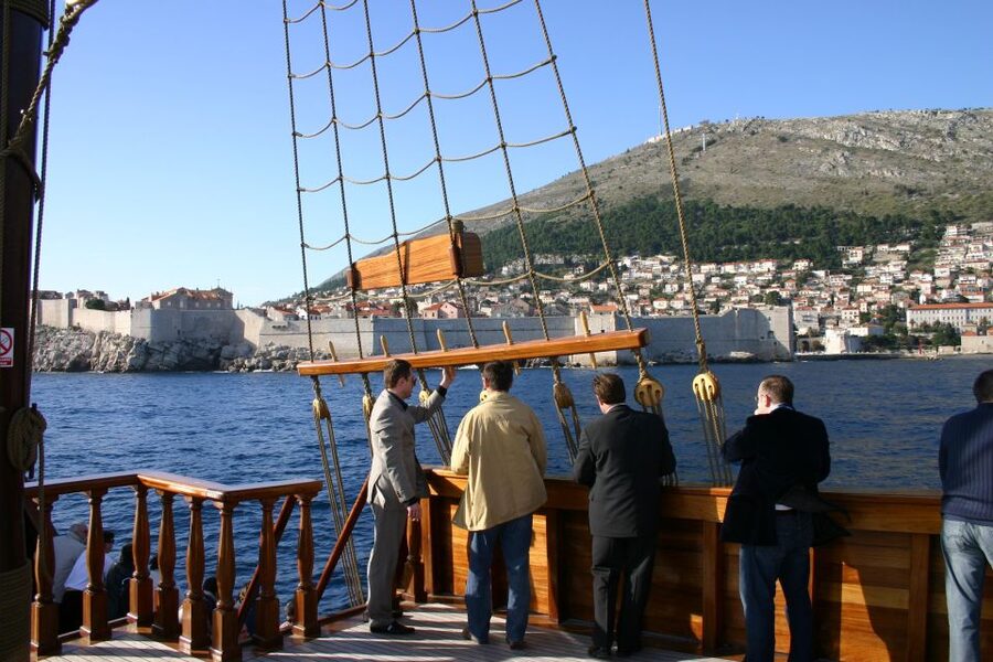 Dubrovnik walking tour and cruise on Karaka ship - The important question about the ending point