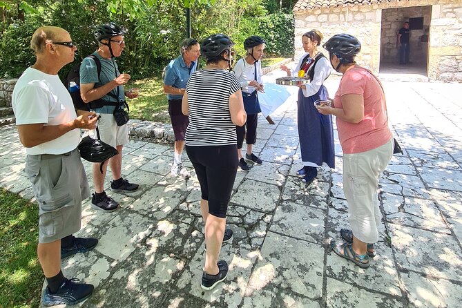 E-Bike Tour + Gourmet Lunch + Wine Tasting (Small Group) - Is the $226.88 price fair?