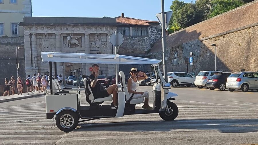 Eco tuk tuk Highlights of Zadar - The Roman Forum in a 15-minute stop