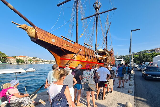 Elaphiti Islands On The Luxury Pirate Ship Karaka Dubrovnik - Koločep: pine woods and a family-run tasting
