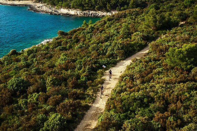 Electric Off-Road Scooter Tour in Pula - A break at Safari Bar