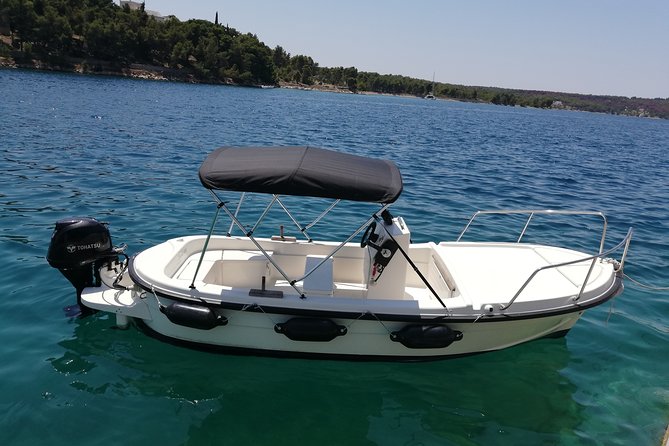 Explore the West coast of the island Brac by BETINA boat - Taking the controls from Milna