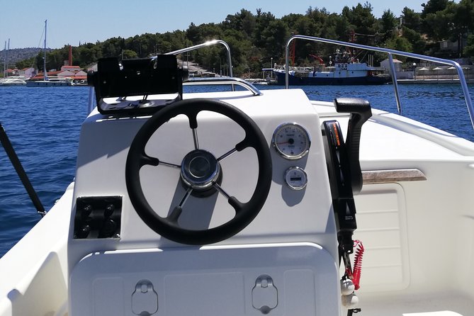 Explore the West coast of the island Brac by BETINA boat - Sutivan for a village break