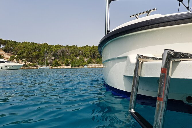 Explore the West coast of the island Brac by BETINA boat - What the flexible route really means