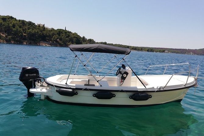 Explore the West coast of the island Brac by BETINA boat - Bobovisca na Moru, a gentle first stop
