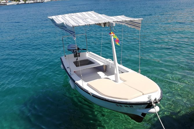 Explore west side of island Brač with Pasara boat - Traditional Dalmatian boat - Leaving Milna in your own Pasara boat