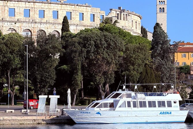 Fantastic DOLPHIN & SUNSET TOUR with dinner ( Pula-NP BRIJUNI ) - Shared tables and the best place to sit