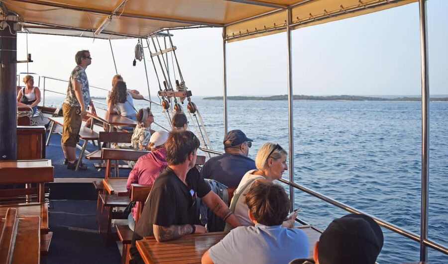 Fazana: Dolphin Finder in Brijuni islands Safari with Dinner - Setting out from Fažana’s white lighthouse