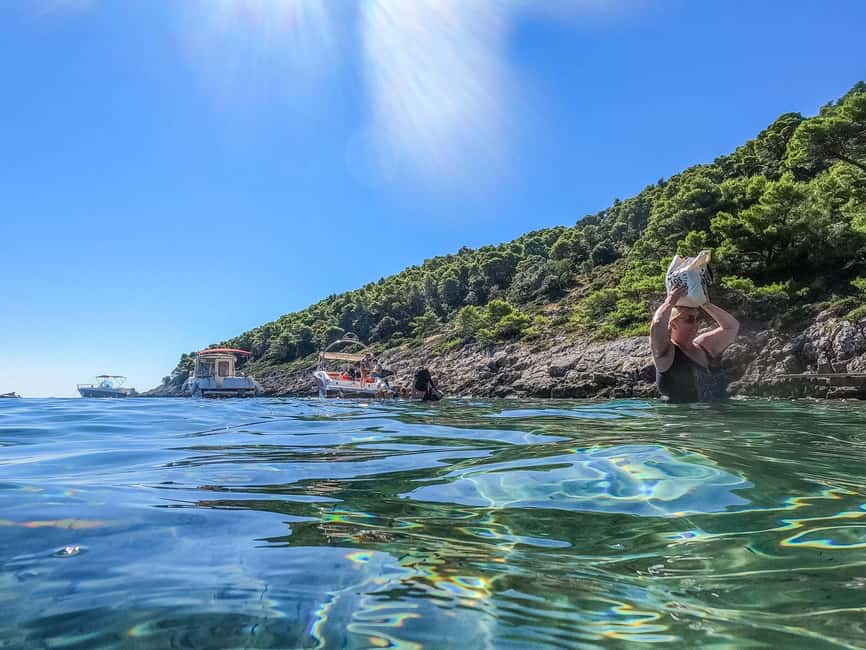 From Dubrovnik: Elaphiti Islands & Blue Cave Speedboat Tour - Koločep and the green island setting
