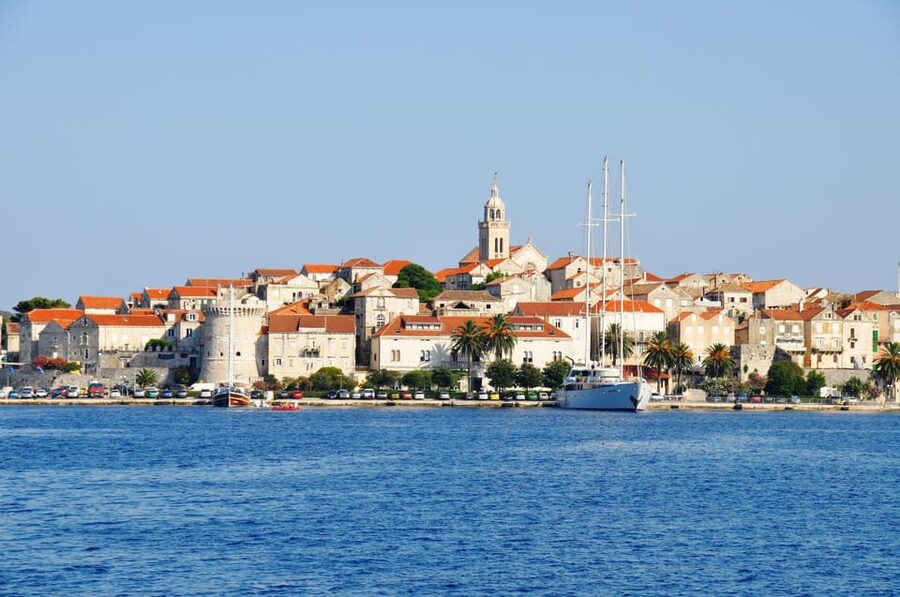 From Dubrovnik: Korcula Island Tour with Wine Tasting - What the guide adds, and where the tour varies