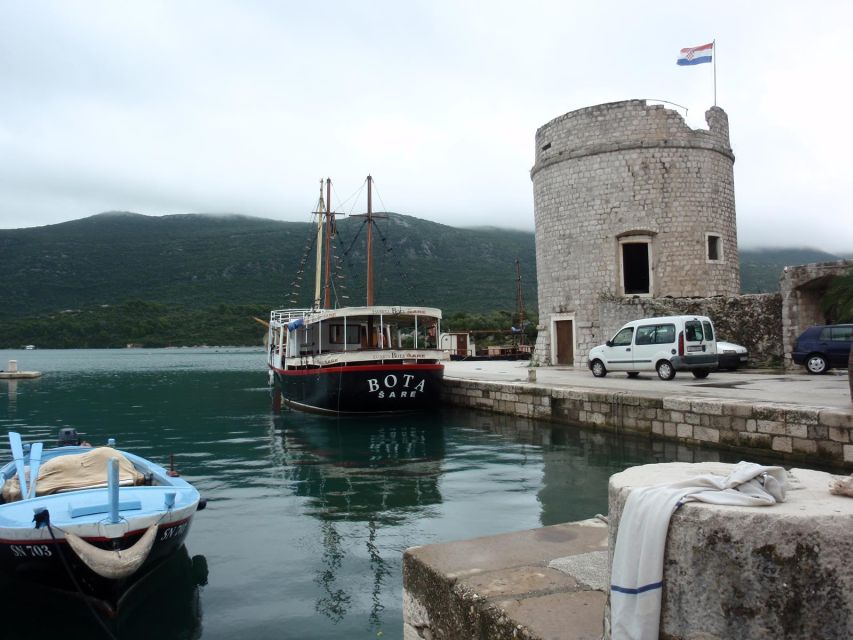 From Dubrovnik: Mali Ston Oyster Paradise Tour with Transfer - How the Mali Ston oyster tasting works