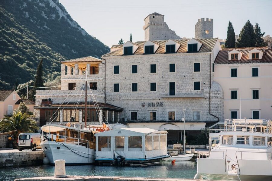 From Dubrovnik: Mali Ston Oyster Paradise Tour with Transfer - What the meal description means in practice
