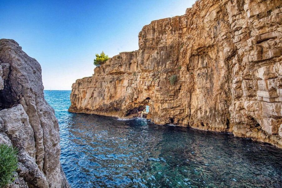 From Fazana: Sea caves, hidden island, cliffs and more... - Cliff jumping for confident swimmers