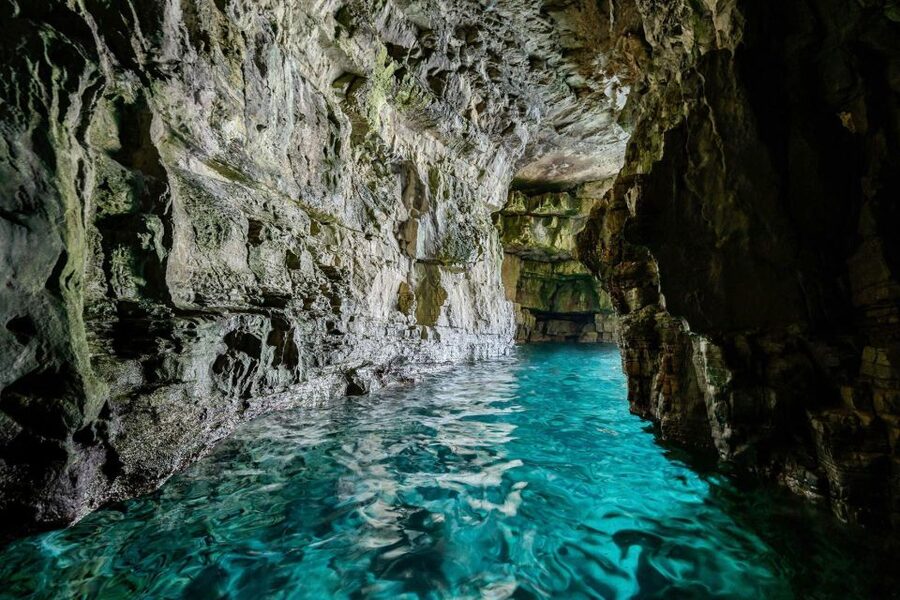 From Fazana: Sea caves, hidden island, cliffs and more... - Who will enjoy this Fazana boat trip