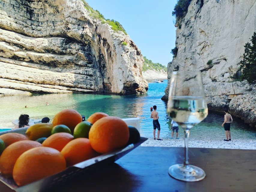 From Hvar: Blue Cave and 5 Islands Boat Tour - The Green Cave and its changing light