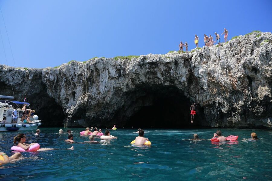 From Hvar: Pakleni Islands & Red Rocks Comfort Sailboat Tour - Who should book this day on the water