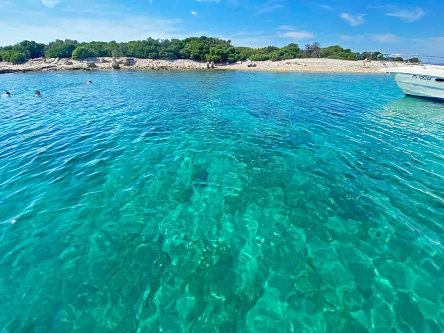 From Pula: Rovinj & NP Brijuni cruise with Red Island visit - Boarding the Ananda near Pula’s Arena
