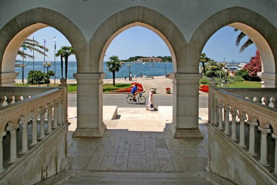 From Rovinj: Istria Day Tour to Poreč, Grožnjan & Motovun - The guide makes the difference