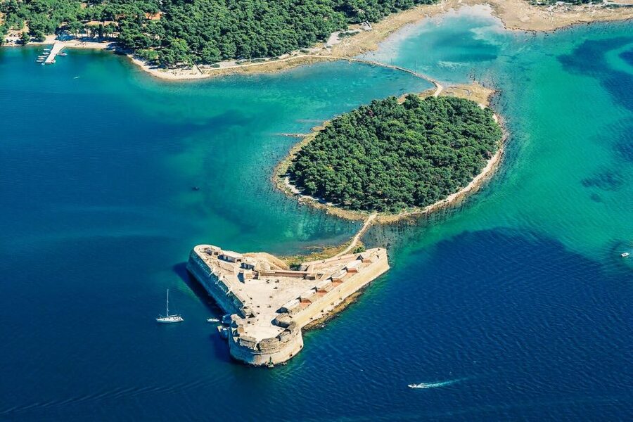 From Sinj: 1.5-Hour Private Flight over Kornati & Šibenik - Practical details at Airport Piket Sinj