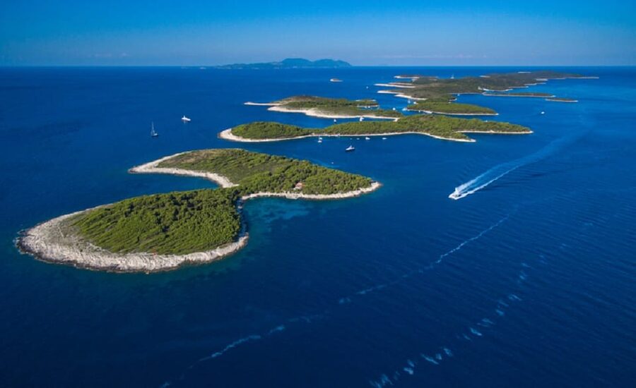 From Split: Blue Cave & 5 Islands Amazing Speedboat Tour - Stiniva Cove and its dramatic entrance