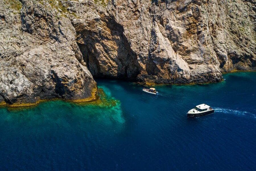 From Split: Blue Cave and Hvar Guided Tour by Luxury Boat - A quick look at Stiniva Cove