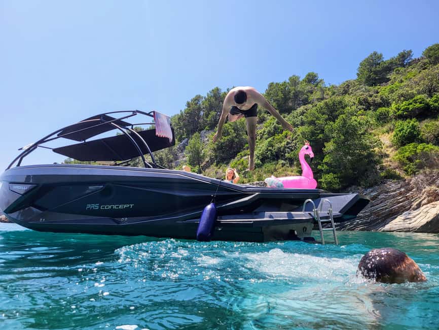 From Split: Blue Cave, Hvar, Mamma Mia, 5 Islands boat Tour - Komiža on Vis: 75 minutes in the Mamma Mia town
