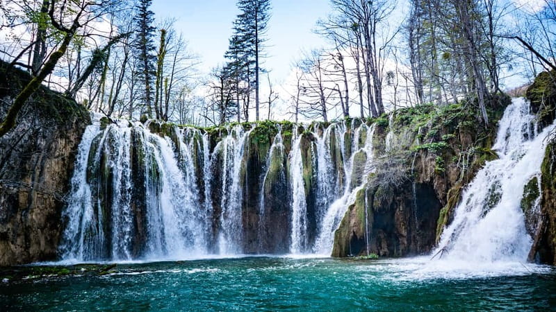 From Split: Plitvice Lakes Guided tour - Four and a half hours among the lakes