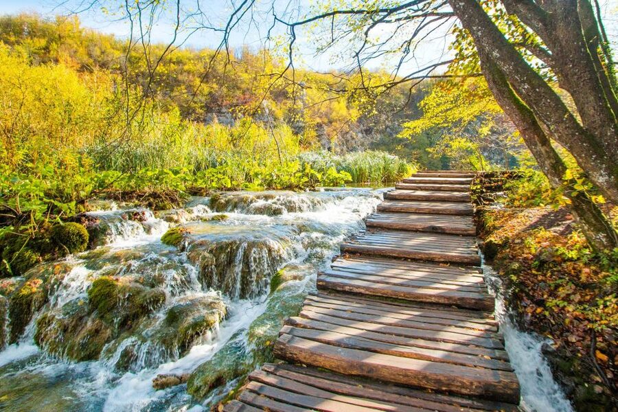 From Split: Plitvice Lakes Guided Tour with Entry Tickets - Weather, shoes, and what to carry