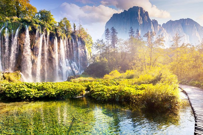 From Split: Plitvice Lakes National Park Guided Tour - The panoramic boat ride and a welcome rest